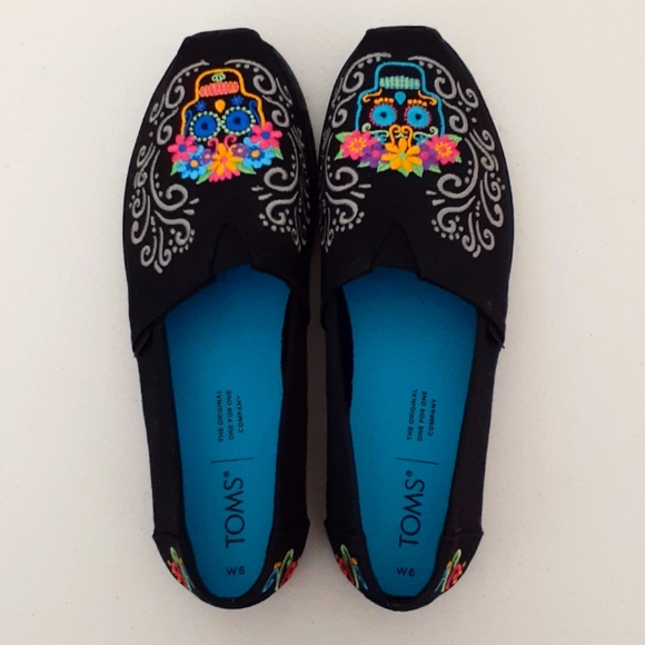 Toms Shoes - Toms Dia De Los Muertos sugar skull shoes. Women's 6. NWOT.